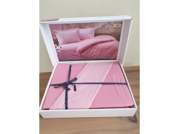 Bed linen made of ranfors has a smooth surface that is soft to the touch and dense. Beautiful structure, slightly shiny emphasizes the delicate monochromatic pink color of the set. Density 130 g / m2, 100% cotton.