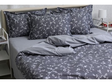 Cotton bed linen in gray with a small flower pattern goes well with a plain light gray sheet. Pillowcases with decorative sides, as well as a duvet cover with a zipper. Composition: 100% cotton, density 130 g / m2.