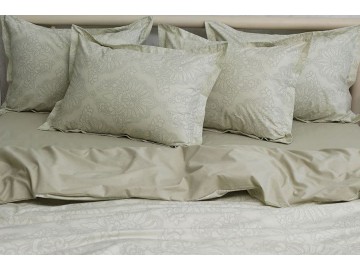 Set of organic cotton with a delicate pattern in the form of patterns on a light olive-beige background. The sleep set is made of two materials: plain and with a pattern. Pillowcases with a side with a zipper, as well as a duvet cover.