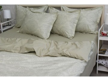 Set of organic cotton with a delicate pattern in the form of patterns on a light olive-beige background. The sleep set is made of two materials: plain and with a pattern. Pillowcases with a side with a zipper, as well as a duvet cover.