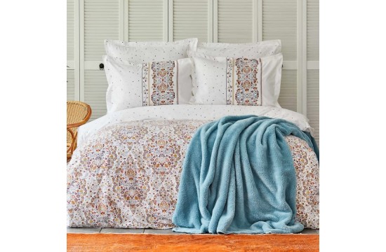 Bedding set with Karaca Home blanket - Fiorela petrol blue euro